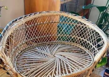 Duży , pleciony kosz (kwietnik)