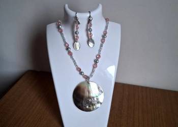 Naszyjnik z masy perłowej ze srebrnymi wstawk. i koralikami Aurora Borealis