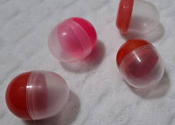 Kapsuły plastikowe, zamykane, mix, czerwone, 2,9cm, 4 (Kreatywne, Pojemniki