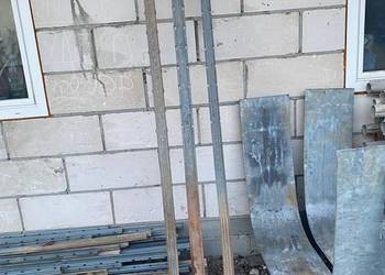 Słupki metalowe ocynkowane do winogronu/malin i ogrodzeń