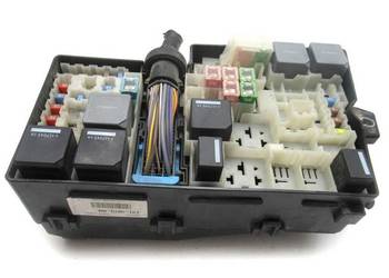 SKRZYNKA BEZPIECZNIKÓW FORD FOCUS III F1FT-14K733-HH Hatchback 1.5 95K