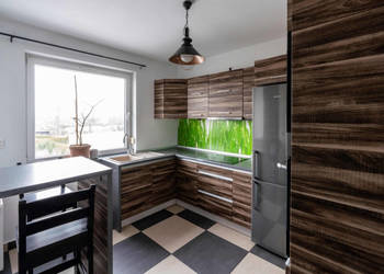 Na sprzedaż: jasne, dwustronne 2-pokojowe mieszkanie z dwoma dużymi balkon…