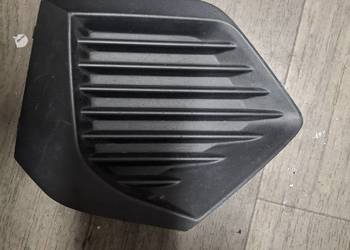 Peugeot 2008 II kratka zderzak przód prawa 9831550480 oryg bez uszkodzeń