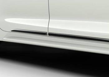 TOYOTA Corolla Listwy drzwi boczne kpl chrom PW156-02006-01 OE