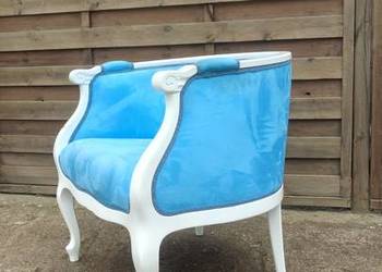 Fotel niebieski drewniany stelaż ludwikowski styl