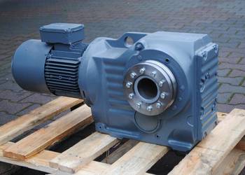 Motoreduktor kątowy 1.1kw. 5,3obr./min. z hamulcem. Firmy SEW.