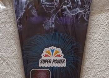 Zestaw siedmiu rakiet wysoko lecą piękny bukiet świetlny mocny huk