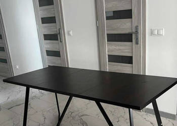 Sprzedam stół do jadalni.