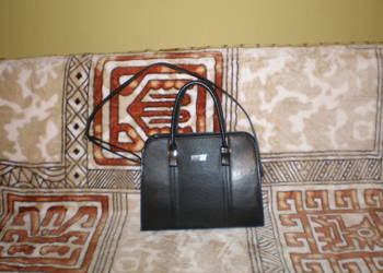 Sprzedam torebkę damską w kolorze czarnym,używana