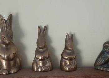 Figurki z mosiądzu, różne ceny w zależności od wartości przedmiotu