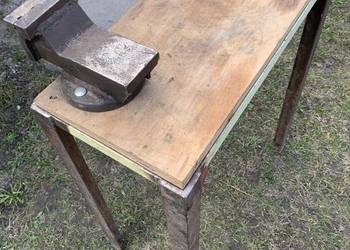 Stół warsztatowy z imadłem