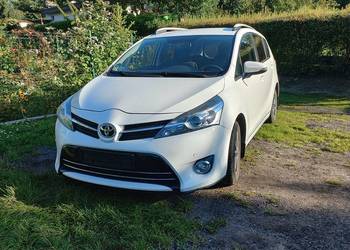 Piękna biała versalka