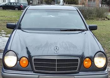 W 210 Mercedes T4 i Celica