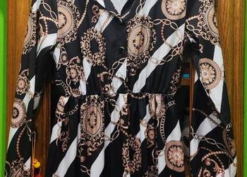 Długa luźna sukienka. Góra zapinana na guziki