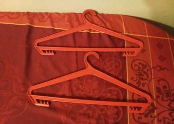 Plastikowy wieszak czerwony. Vintage lata 80te. Cena za komplet!