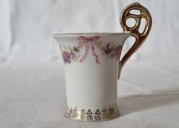 Stara porcelanowa filiżanka do mokki w stylu Biedermeier Stara porcelanowa filiżanka do mokki w stylu Biedermeier