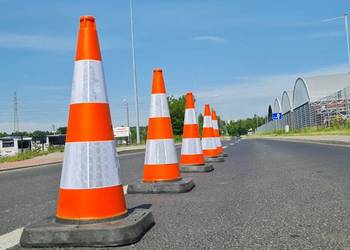 Pachołek drogowy odblaskowy twardy