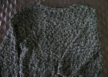 Sweterek z ozdobnej przędzy lnianej