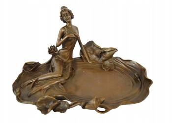 Patera z brązu kobieta leżąca secesja piękna Patera z brązu kobieta leżąca secesja piękna