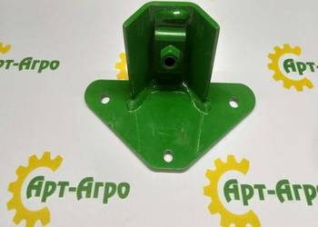 AH223122 Wspornik John Deere