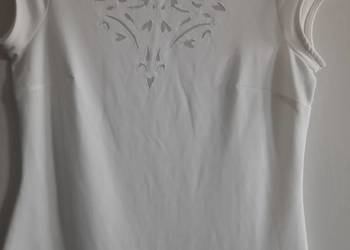 Bluzka biała ze wzorkami na dekolcie