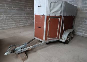 Przyczepa do przewozu zwierząt koniowóz Przyczepa do przewozu zwierząt koniowóz