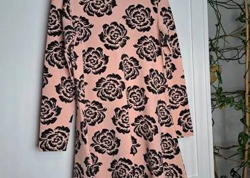 Elagancka sukienka w kwiatowy wzór od Miss Look - Stylowy akcent na każda o