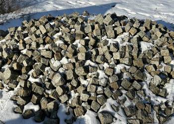 kostka granitowa szaro ruda łupana