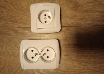 Gniazdko pojedyńcze podwójne z uziemieniem