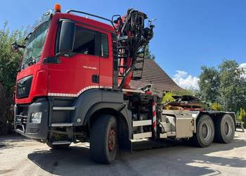 Ciagnik 6x6H z dzwigiem do drewna do drzewa