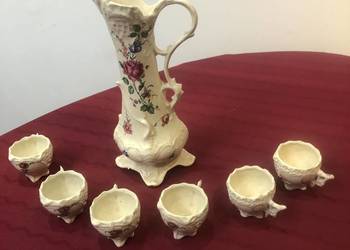 Zestaw Antycznej Ceramiki: Dzbanek i Sześć Kieliszków do Jajek