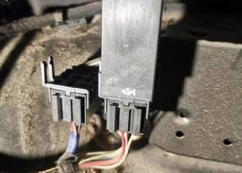 Przekaźnik klapy bagażnika BMW E34 kombi Przekaźnik klapy bagażnika BMW E34 kombi