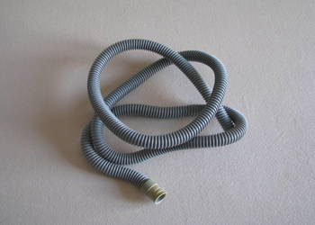 Uniwersalny wąż odpływowy do pralki