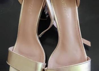 Buty na słupku