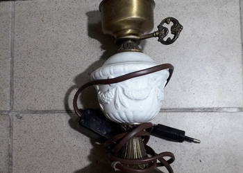 Lampa naftowa elektryczna