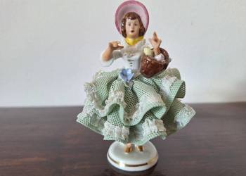 Figurka porcelanowa Dresden koronkowa dama z koszem kwiatów