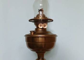 Stara mosiężna lampa naftowa
