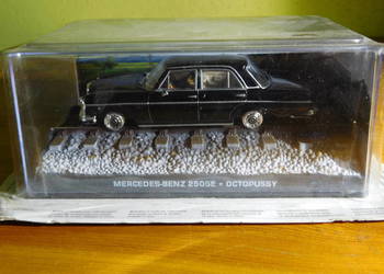 METALOWY SAMOCHODZIK KOLEKCJONERSKI MERCEDES JAMES BOND 007