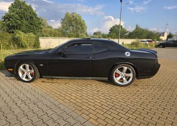 Dodge challenger srt8