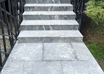 Stopień granitowy Royal Juparana płomieniowany 150x33x2 cm