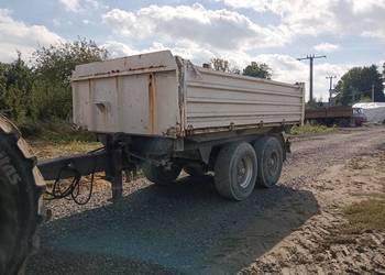 Przyczepa wywrotka na tandemie na 3 strony wywrot .