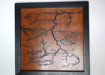 Unikalny obraz z drewna – sztuka fraktalna Lichtenberg 50x50 cm Opcja2