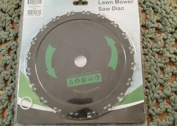 Tarcza tnąca z łańcuchem do kosy spalinowej.