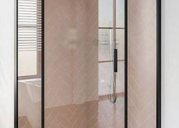 Czarna kabina prysznicowa pięciokątna 80x80 Stylio BKM501PTK+