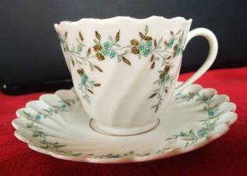 Filiżanka z niebieskimi kwiatkami. Filiżanka z niebieskimi kwiatkami.