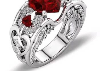 Luksusowy pierścionek ze srebra z pięcioma kolorami w kształcie serca.