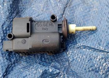 Opel Meriva siłownik wlewu 13224654