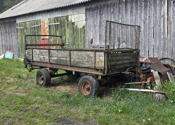 Dwuosiowy rozrzutnik obornika