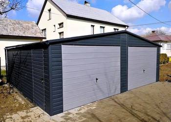 Garaż blaszany 7x6 dwustanowiskowy w kolorze czarnym z szarymi bramami