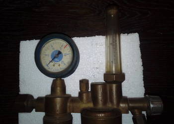 Reduktor dwustopniowy z rotametrem do CO2 lub argonu W zapasie dwa zapasowe